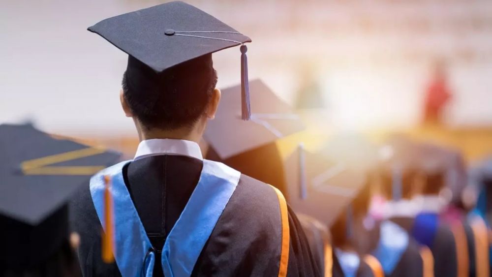 The Pros and Cons of University: Is it Worth the Investment?
